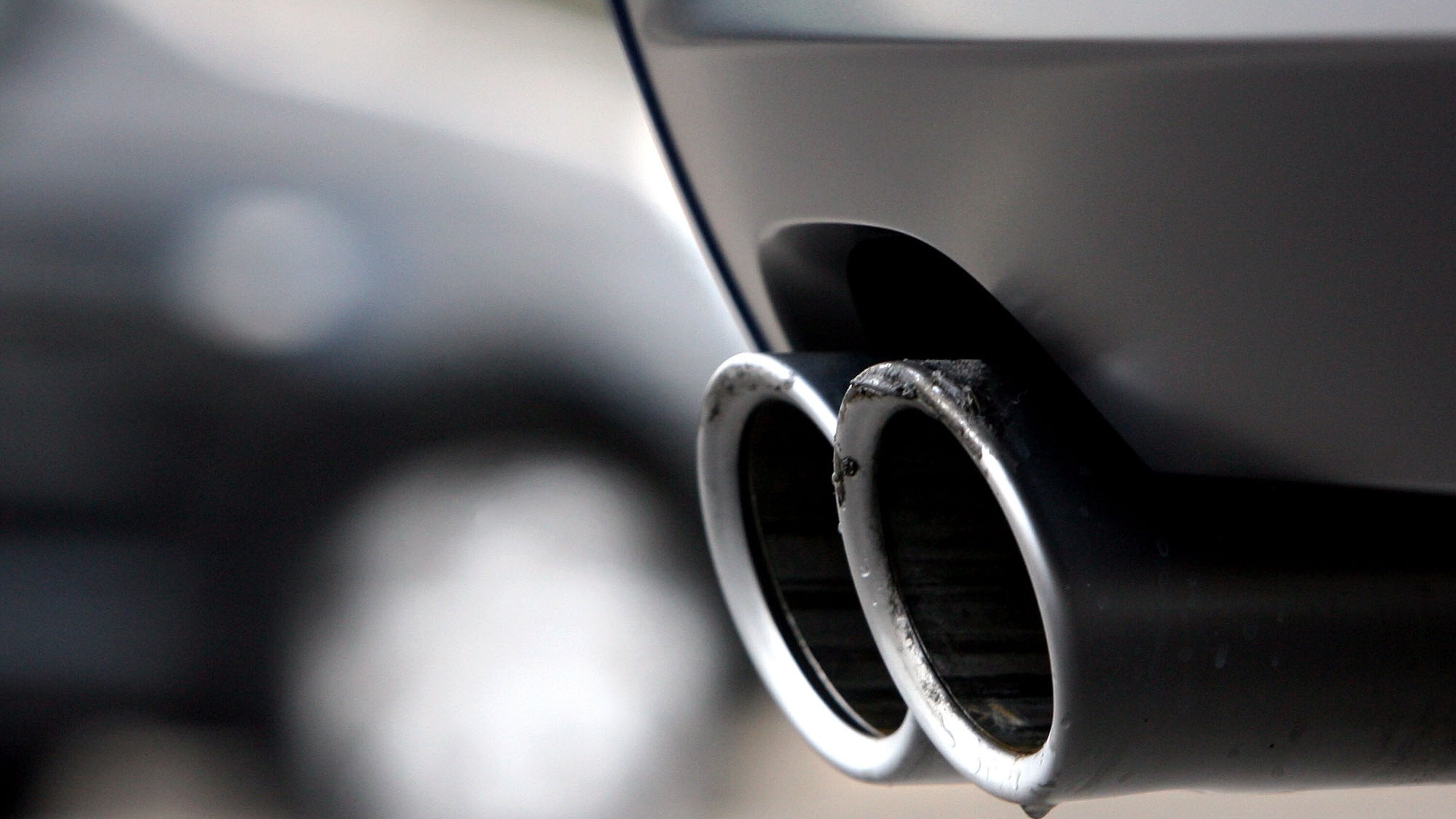 Automakers shun EU emissions pooling despite tough 2025 CO2 target